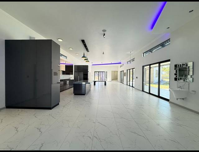 5 BEDROOM HOUSE FOR SALE IN BLUE HILLS EQUESTRIAN ESTATE